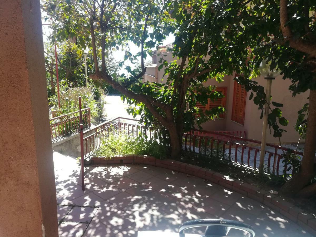 Elegance Apartment Taormina Letojanni Eksteriør billede